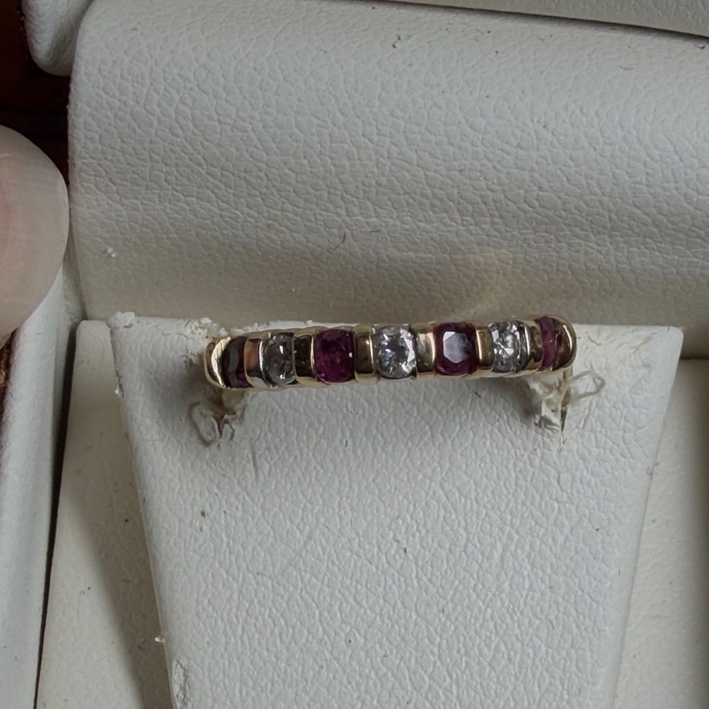 Elegant Gold And Genuine Ruby And Diamond Women's Ring ! 2.0 Dwt Of 14k Gold